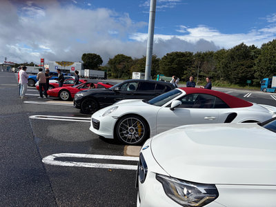 御殿場ランチツーリング 2026年10月 駐車場に集まった参加車両